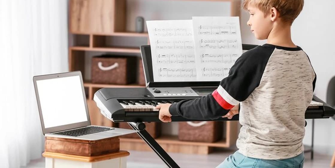 Cover Image for Keyboard Stands & Benches That Fit Kids (Ergonomics That Prevent Bad Habits)