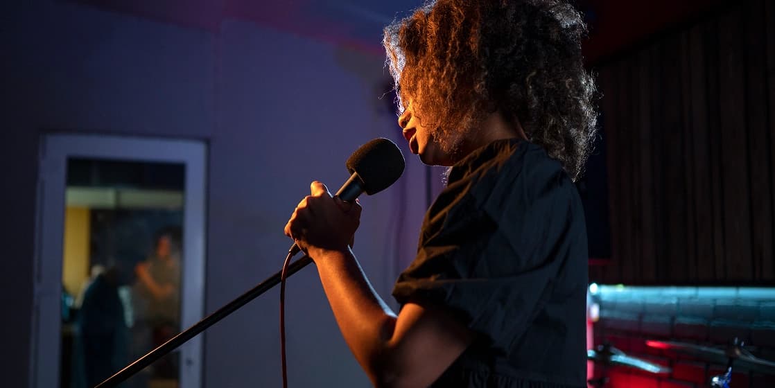 Cover Image for Open-Mic Night Guide: Choosing Songs & Managing Nerves (Teens & Adults)