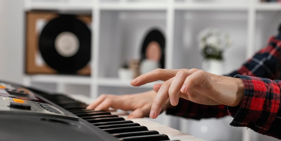 Cover Image for Piano Lessons Near Me: What to Expect in Your First Month (Kids & Adults)