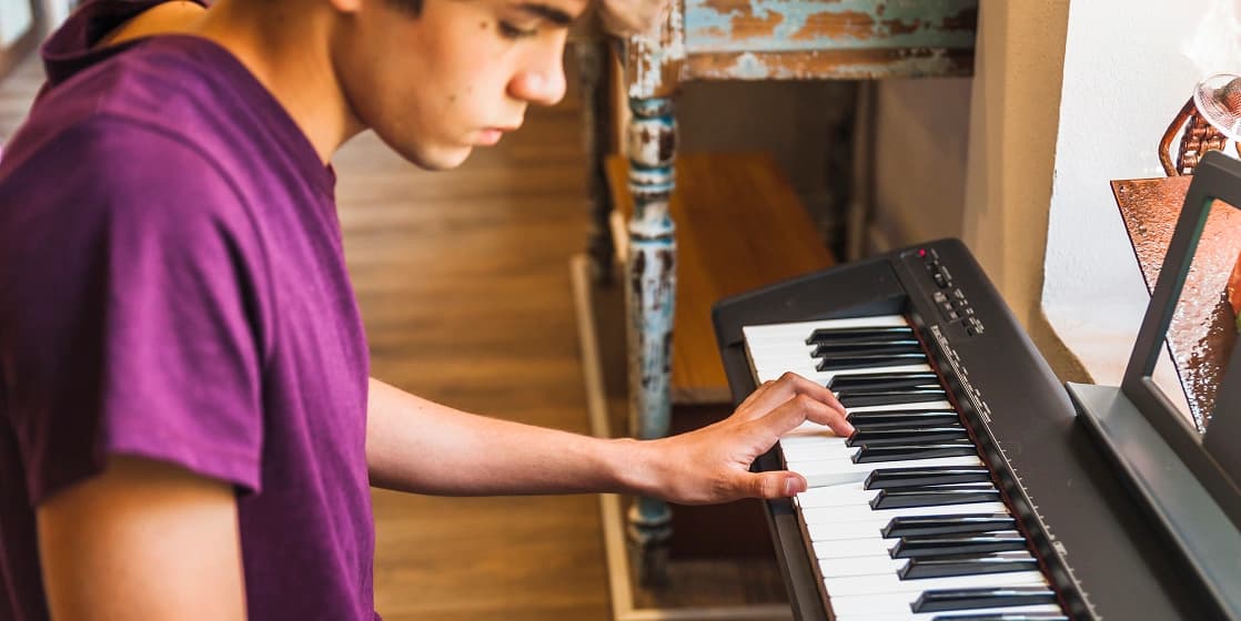 Cover Image for Piano Lessons Winter Garden: First-Month Plan (Kids & Adults)