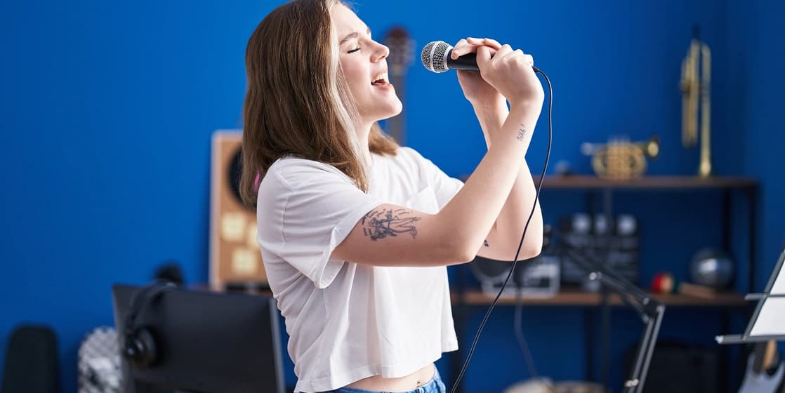 Cover Image for Voice Lessons for Adults Near Me: 4 Anxiety-Free First Steps