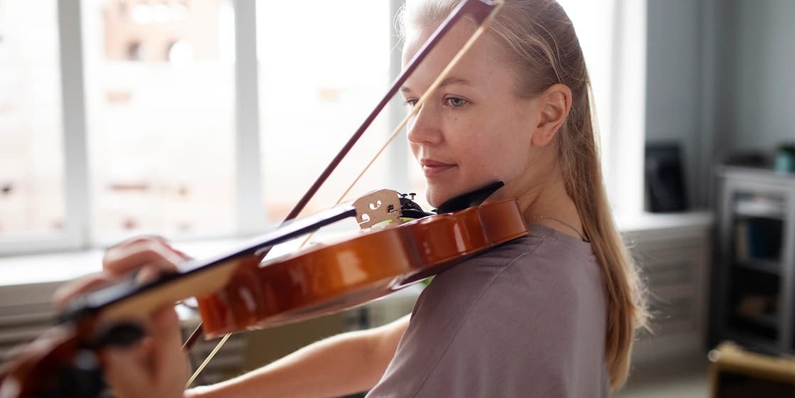 Cover Image for Violin Intonation at Home: Drone Practice, Guide Fingers & Two-Note Targets